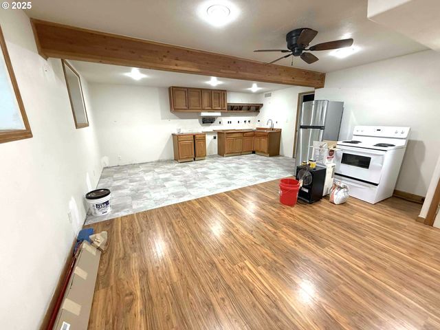 584 EXCHANGE St, North Bend, OR 97459