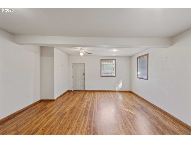 584 EXCHANGE St, North Bend, OR 97459