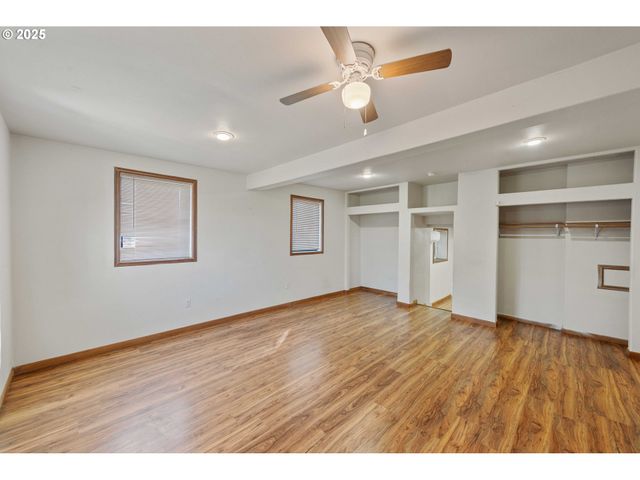 584 EXCHANGE St, North Bend, OR 97459