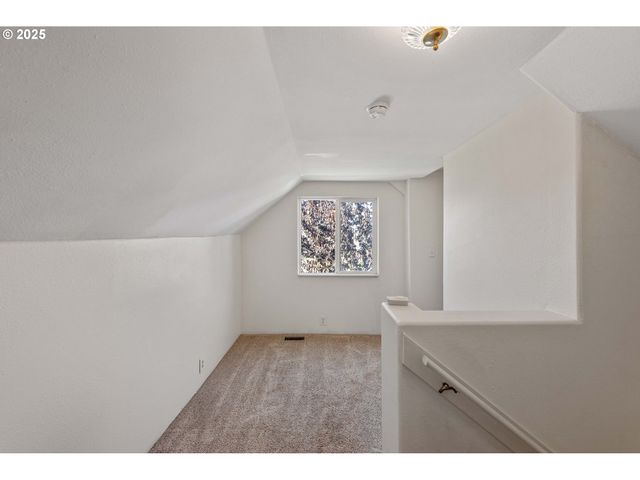 584 EXCHANGE St, North Bend, OR 97459