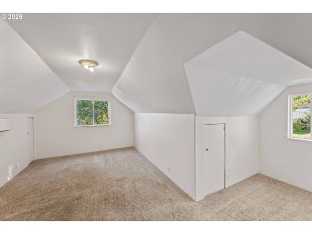 584 EXCHANGE St, North Bend, OR 97459