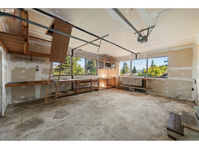 584 EXCHANGE St, North Bend, OR 97459