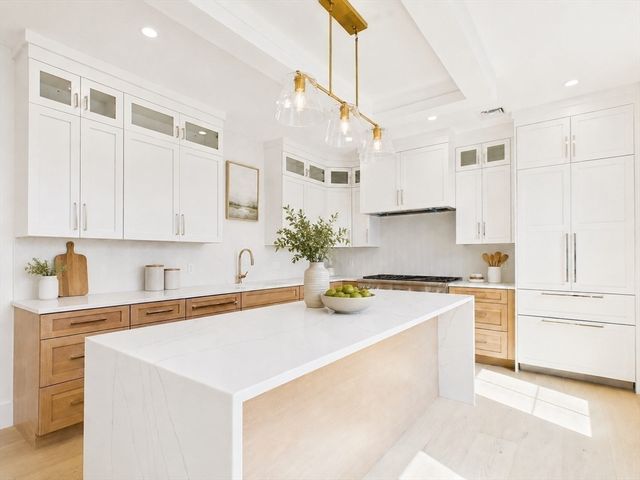 244 L Street 7, Boston, MA 02127