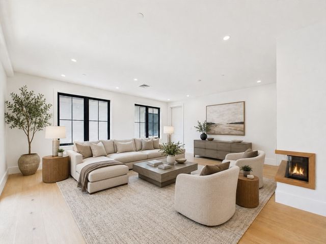 244 L Street 7, Boston, MA 02127
