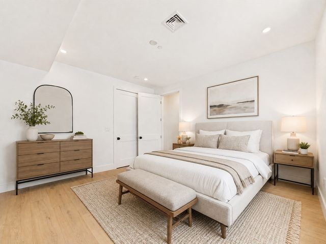 244 L Street 7, Boston, MA 02127