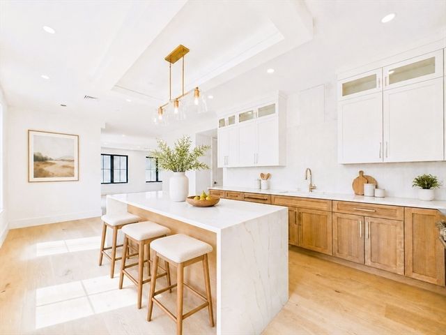 244 L Street 7, Boston, MA 02127