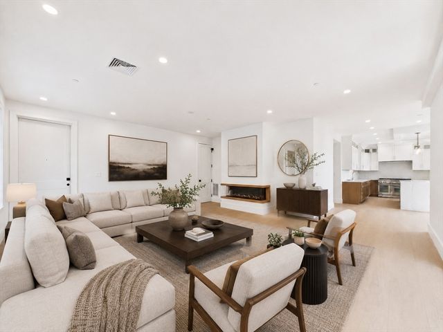 244 L Street 7, Boston, MA 02127