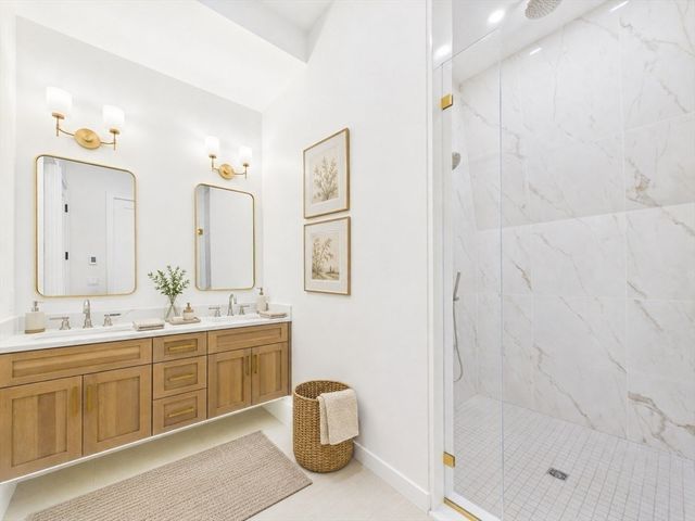 244 L Street 7, Boston, MA 02127