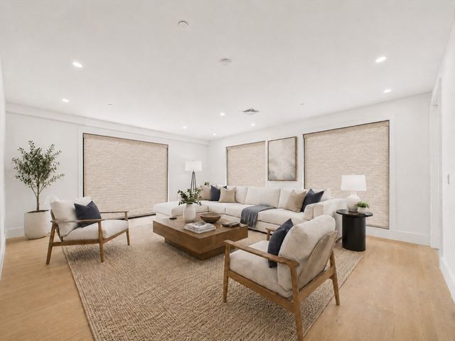 244 L Street 7, Boston, MA 02127