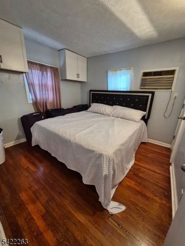 66 Independence Dr, Roselle Boro, NJ 07203