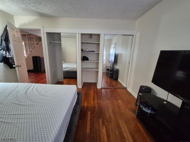 66 Independence Dr, Roselle Boro, NJ 07203