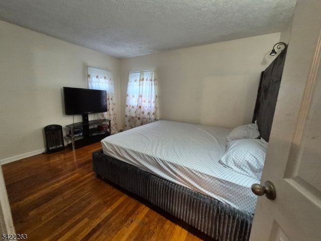 66 Independence Dr, Roselle Boro, NJ 07203