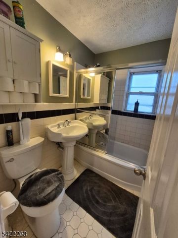 66 Independence Dr, Roselle Boro, NJ 07203