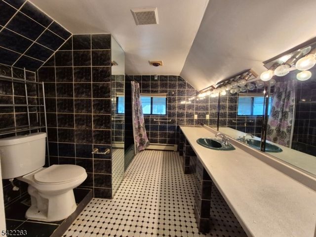 66 Independence Dr, Roselle Boro, NJ 07203