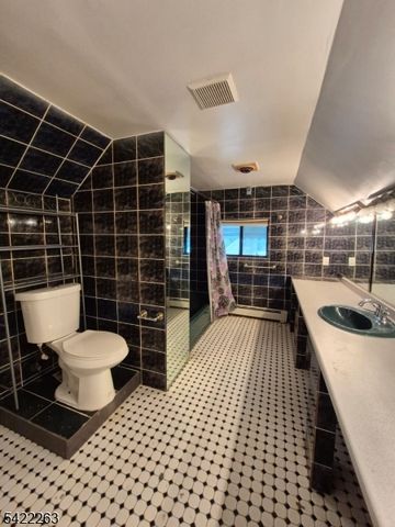66 Independence Dr, Roselle Boro, NJ 07203