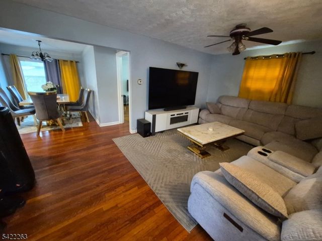 66 Independence Dr, Roselle Boro, NJ 07203