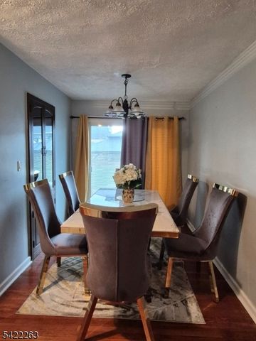 66 Independence Dr, Roselle Boro, NJ 07203