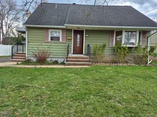 66 Independence Dr, Roselle Boro, NJ 07203