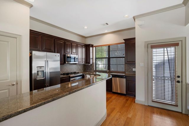 1218 Sandman Street, Houston, TX 77007