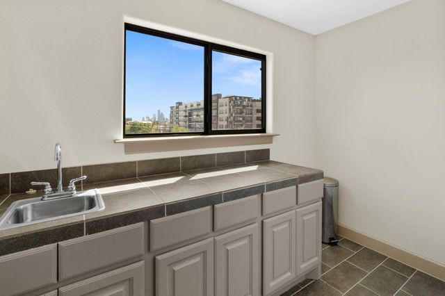 1218 Sandman Street, Houston, TX 77007