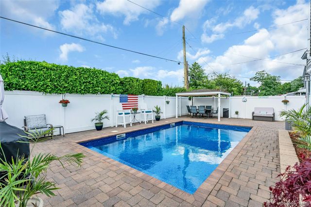7 Mohawk Drive, Massapequa, NY 11758