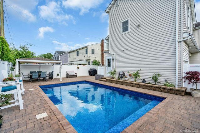 7 Mohawk Drive, Massapequa, NY 11758
