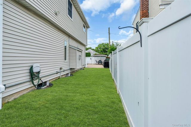 7 Mohawk Drive, Massapequa, NY 11758