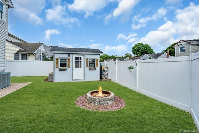 7 Mohawk Drive, Massapequa, NY 11758