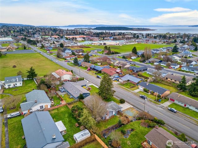 580 SW 3rd Avenue, Oak Harbor, WA 98277