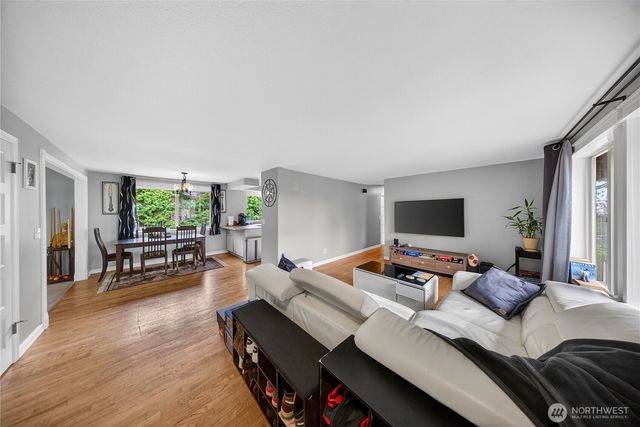 580 SW 3rd Avenue, Oak Harbor, WA 98277