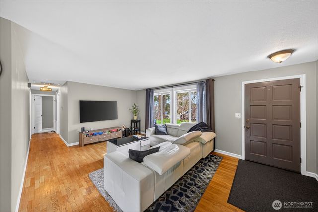 580 SW 3rd Avenue, Oak Harbor, WA 98277