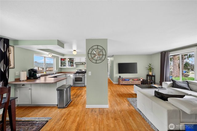 580 SW 3rd Avenue, Oak Harbor, WA 98277