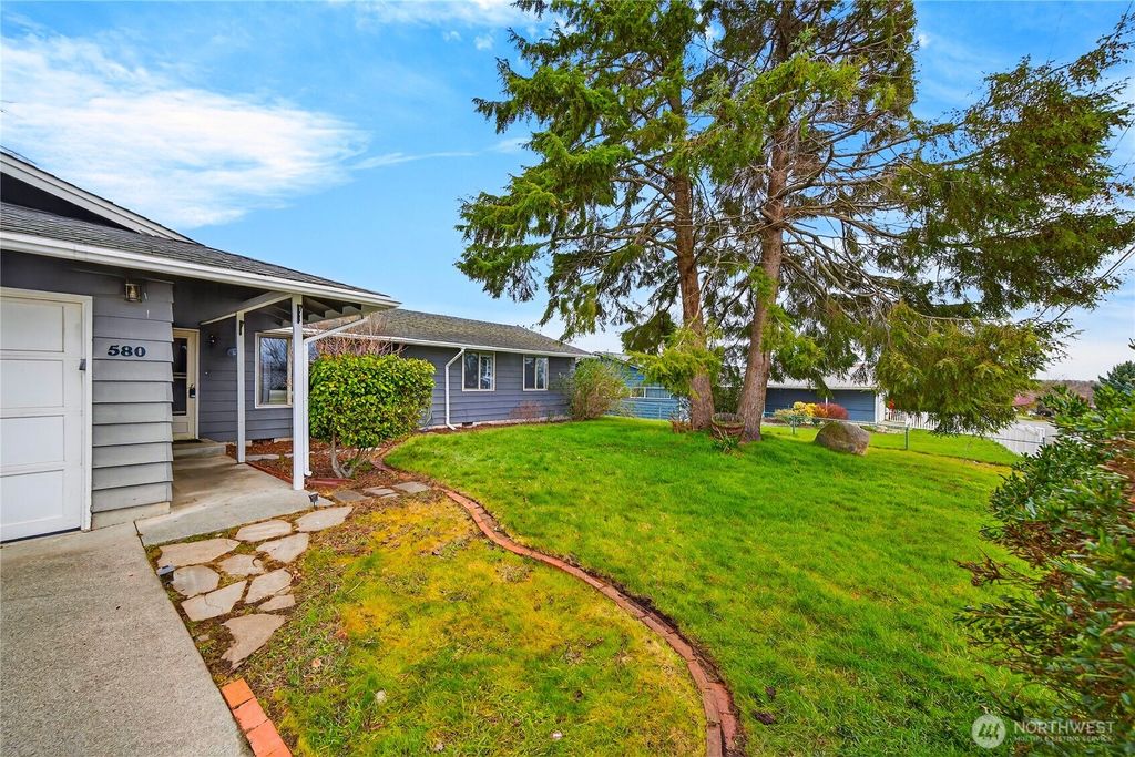 580 SW 3rd Avenue, Oak Harbor, WA 98277