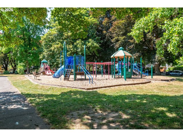 1951 LOUISIANA St, Longview, WA 98632