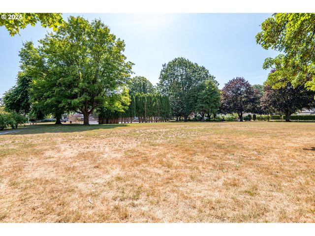 1951 LOUISIANA St, Longview, WA 98632