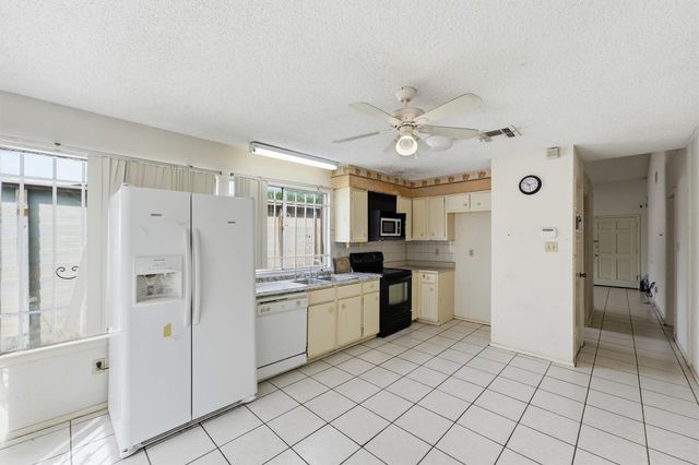 10331 Huntington Place Drive 331, Houston, TX 77099