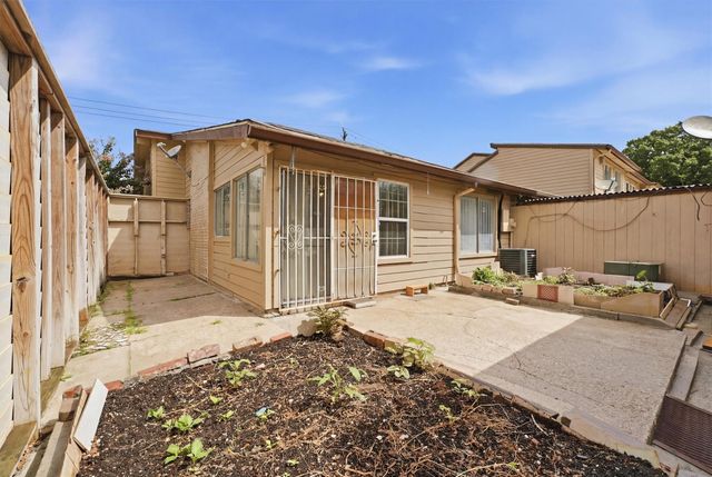 10331 Huntington Place Drive 331, Houston, TX 77099