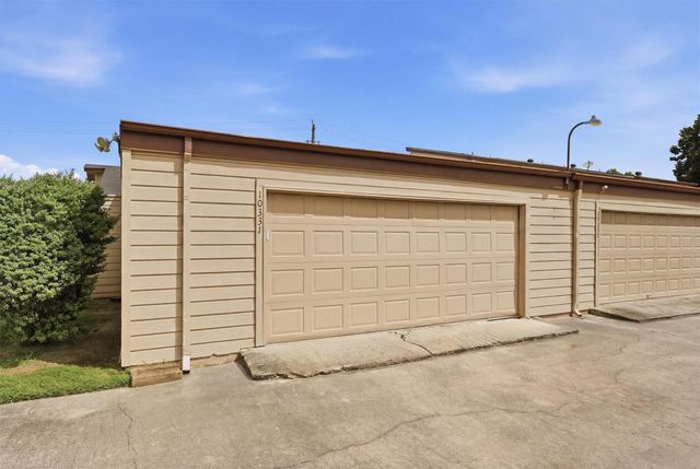 10331 Huntington Place Drive 331, Houston, TX 77099