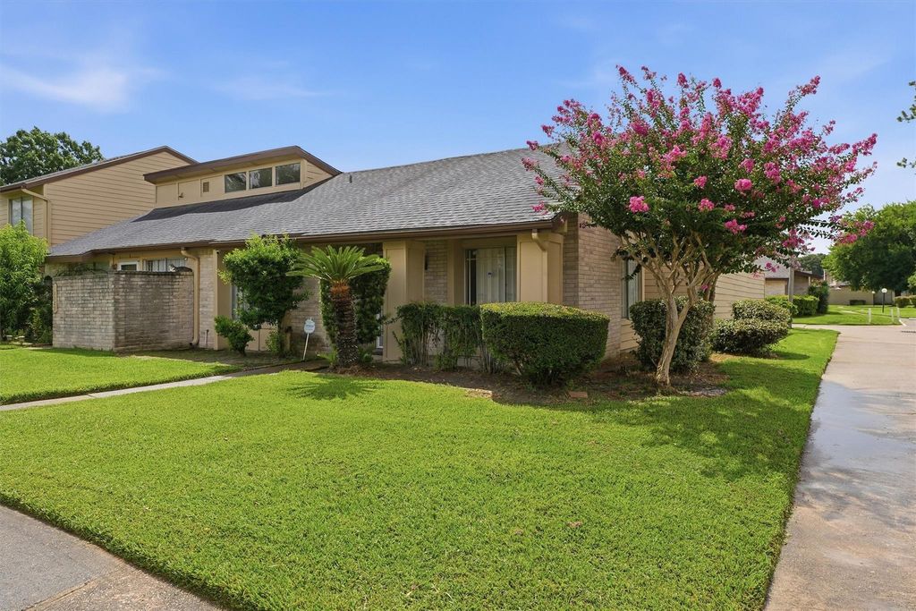 10331 Huntington Place Drive 331, Houston, TX 77099