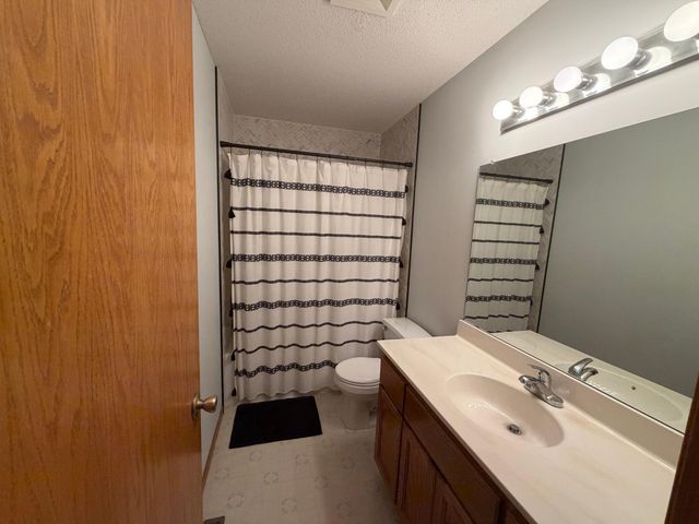 25724 Goldfinch Avenue, Wyoming, MN 55092