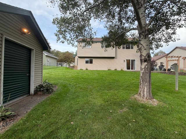 25724 Goldfinch Avenue, Wyoming, MN 55092