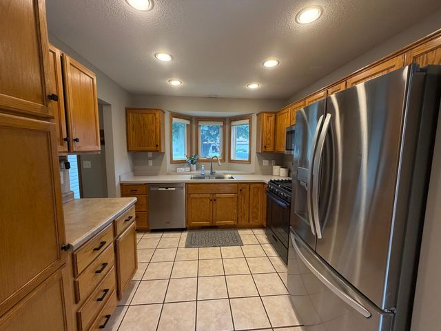 25724 Goldfinch Avenue, Wyoming, MN 55092