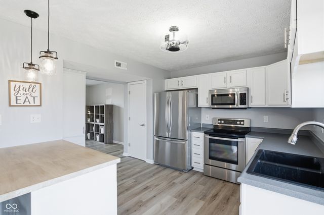 9926 Suncoral Circle, Fishers, IN 46038