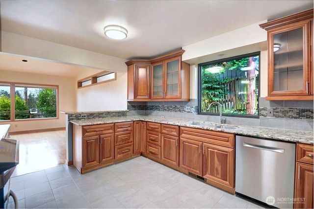 4322 29th Avenue W, Seattle, WA 98199