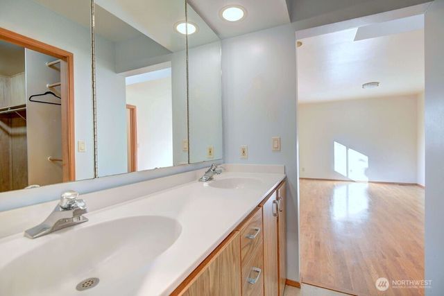 4322 29th Avenue W, Seattle, WA 98199