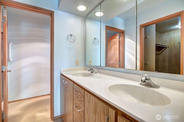 4322 29th Avenue W, Seattle, WA 98199