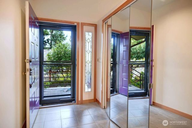 4322 29th Avenue W, Seattle, WA 98199