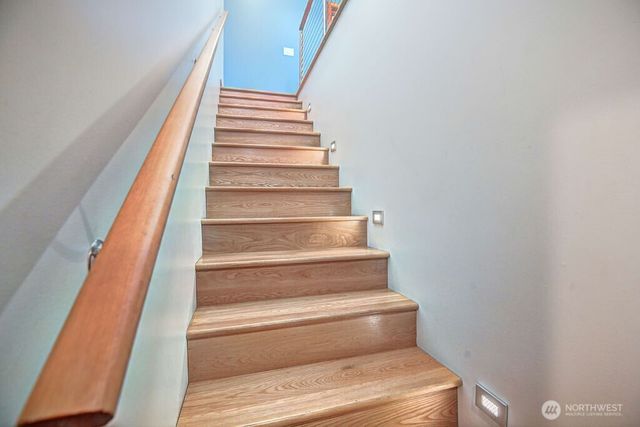 4322 29th Avenue W, Seattle, WA 98199