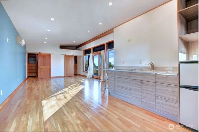 4322 29th Avenue W, Seattle, WA 98199