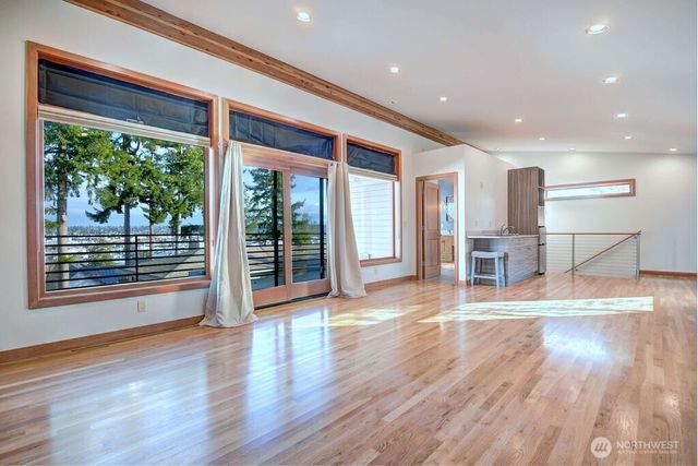 4322 29th Avenue W, Seattle, WA 98199